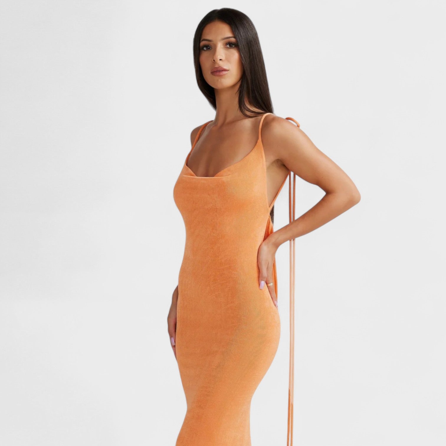 Luna - Sukienka, która celebruje krągłości